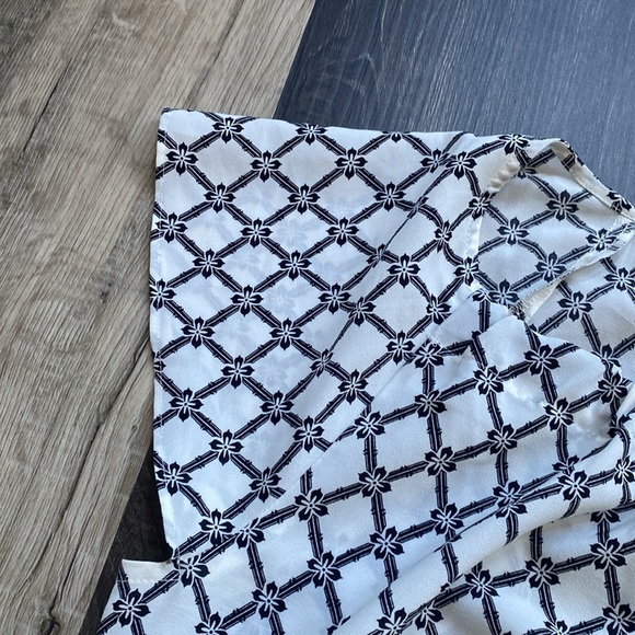 Gorgeous Loft top! - Picture 5 of 6